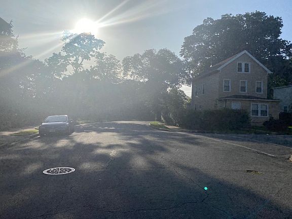 4th image of 52 Everett St