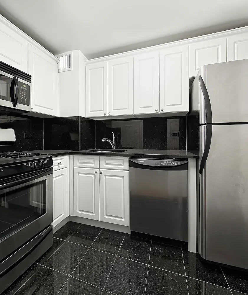 305 East 86th Street — Photo 2
