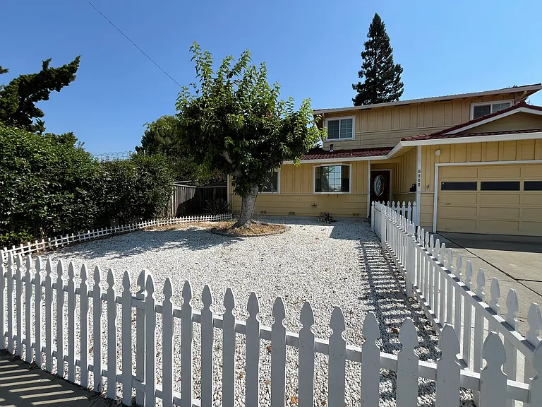 2090 Morrill Ave — Photo 2