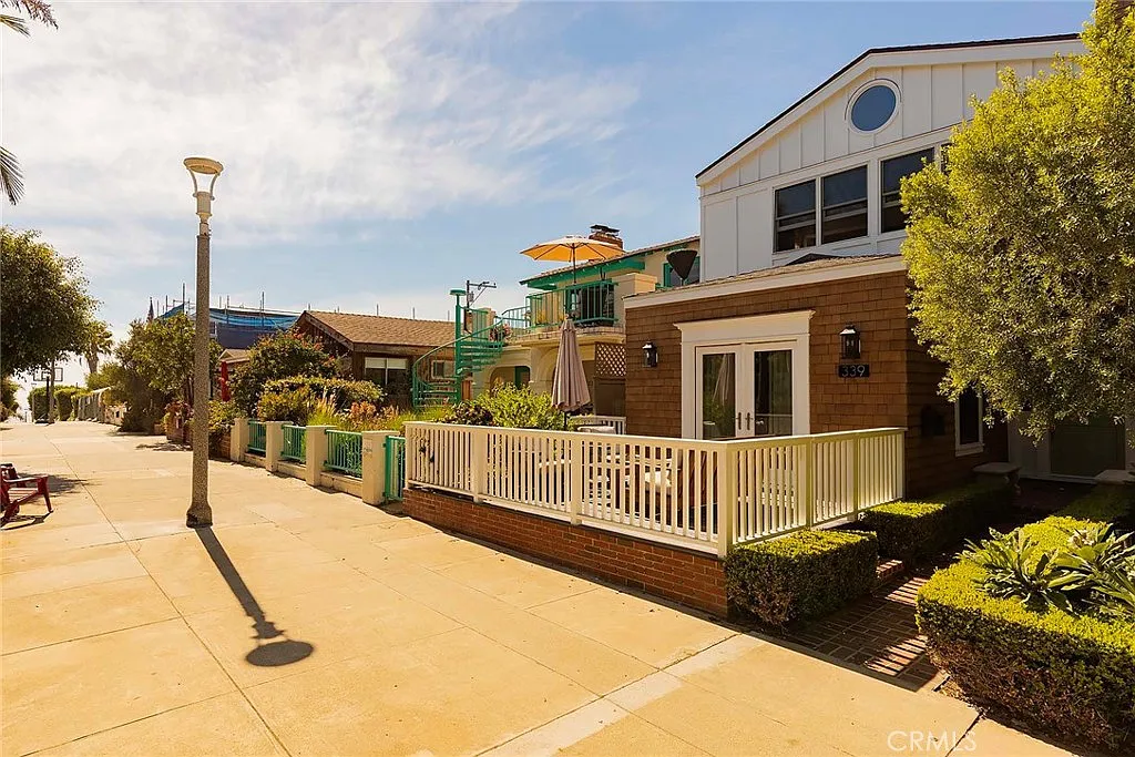 1 bed, 2140 sqft, $12,200 — Photo 2