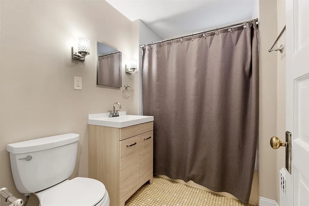 Bathroom - 45 Calvin St #3