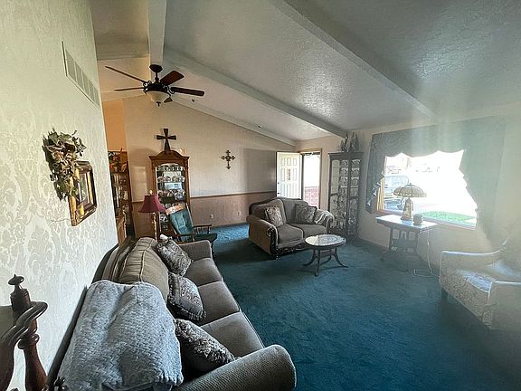3rd image of 3707 Hillcrest Dr