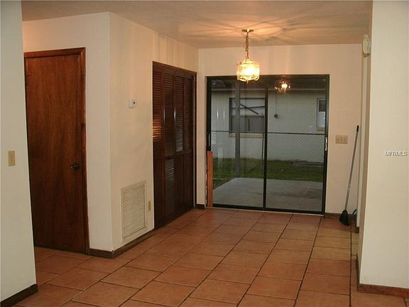 4th image of 44 S Lancelot Ave