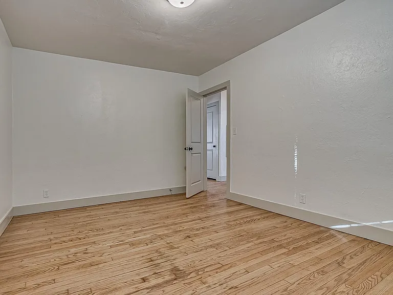 2110 N Kelley Ave — Photo 10