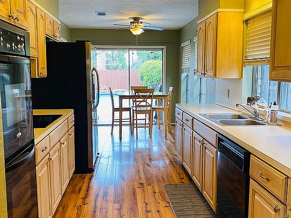 5th image of 6915 Westgate Dr