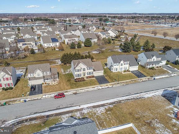 3rd image of 12 W Shakespeare Dr