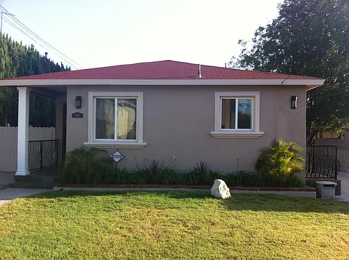2421 Rockefeller Ln Photo 1