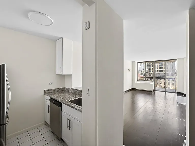 5 E 22nd St #19 — Photo 3