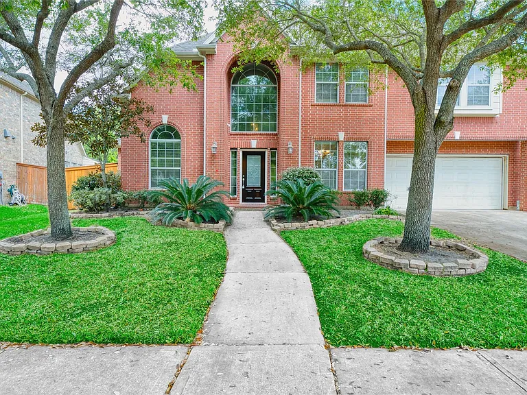 5619 Riverstone Crossing Dr — Photo 1