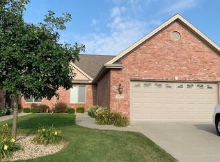 1917 Dunraven Rd, Bloomington, IL 61704