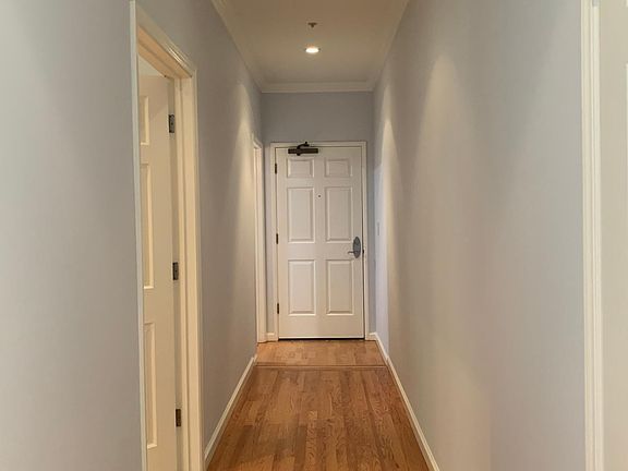 3rd image of 1921 Jefferson St APT 207
