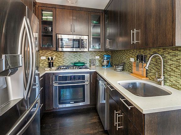 4th image of 300 E 71st St APT 19C