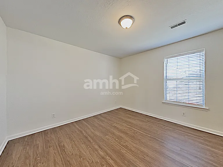 2148 Spring Hill Cir — Photo 13