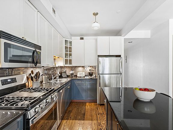 4th image of 310 2nd St APT 3C