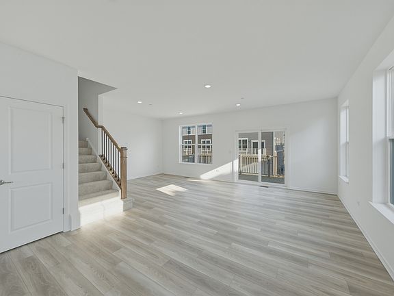 5th image of 1256 Glenmont St