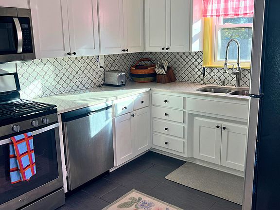 4th image of 2264 NW 54th St