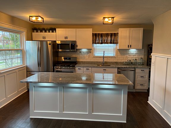 2nd image of 3930 Palisades Dr