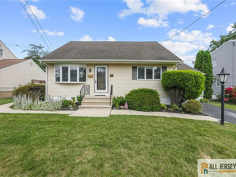 16 Tappan Ave — Photo 1