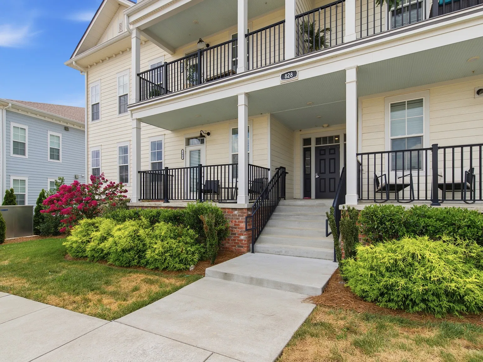 2 bed, 2.0 bath, 1156 sqft, $1,975 — Photo 2