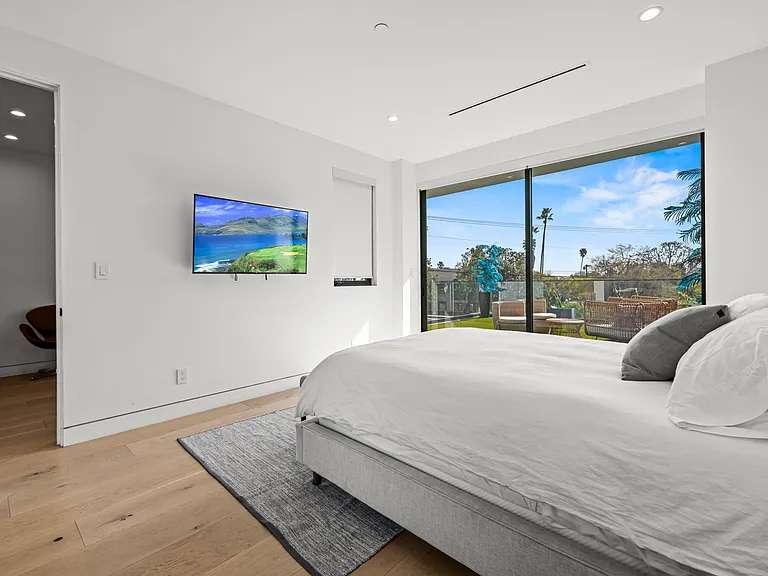 12125 W Sunset Blvd — Photo 31