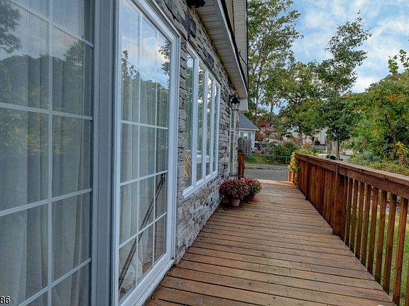 4th image of 63 Terrace Ave