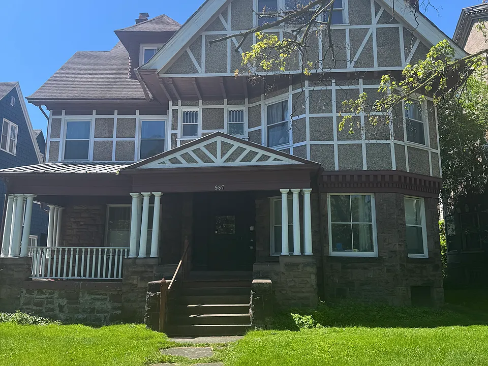 587 University Ave #1