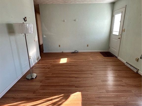 3rd image of 176 Bank St