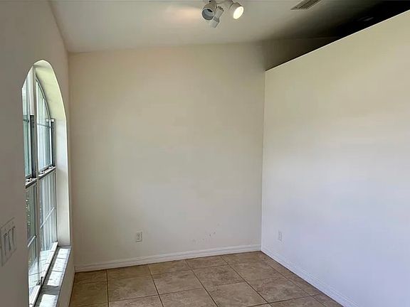 2nd image of 521 SE 6th Ter