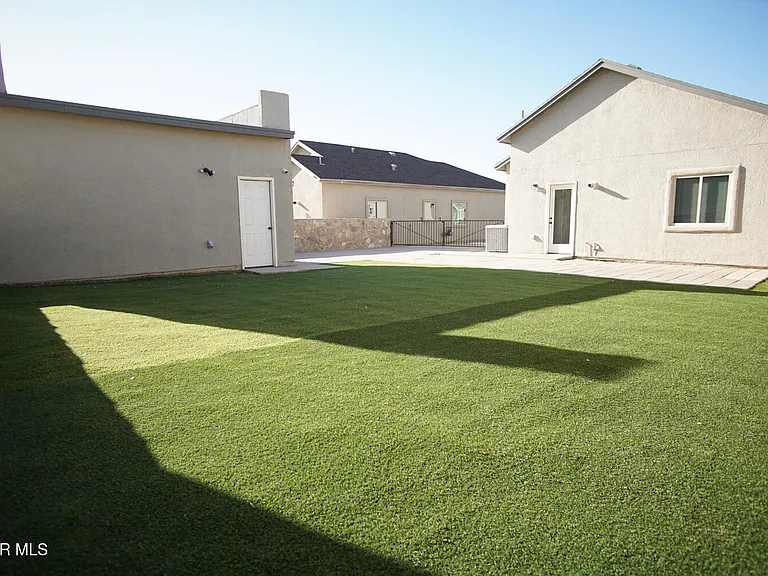 14380 Tobe Davis — Photo 23