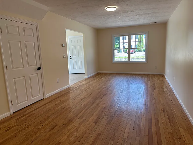 525 Water St #4 — Photo 4