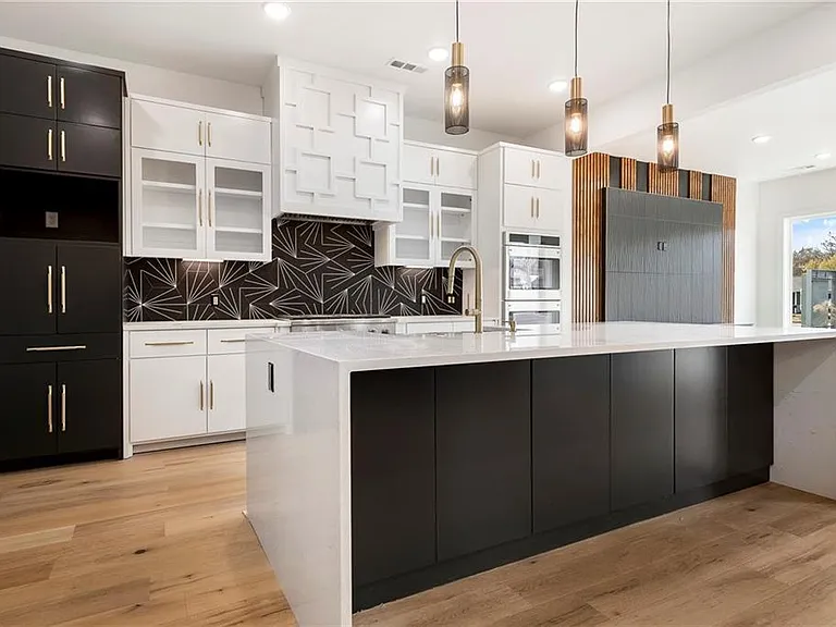 4413 S 88th St — Photo 20