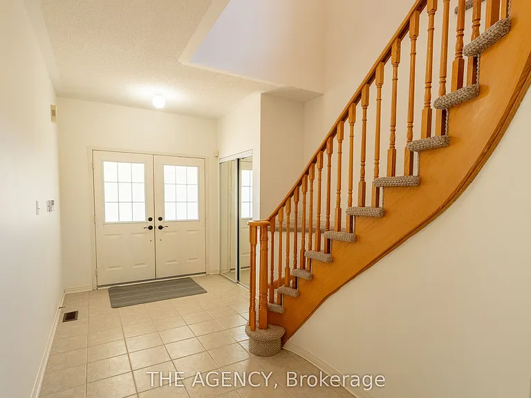 45 Silvervalley Dr #UPPER — Photo 3