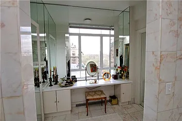 Rented by Metropolitan Res. Partners