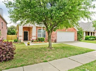 15452 Yarberry Dr, Roanoke, TX 76262