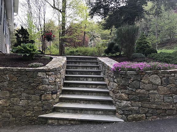 5th image of 43 Princess Wenonah Dr