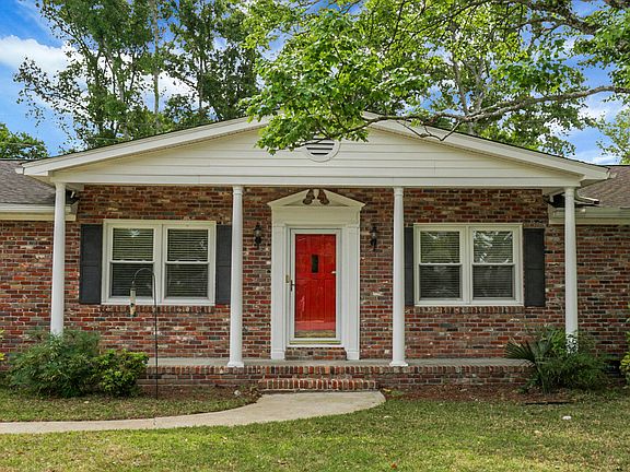 3rd image of 1046 Birchdale Dr