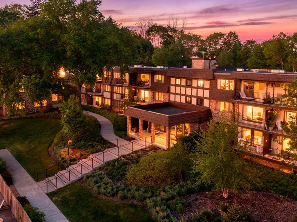 205 Barry Ave S APT 117, Wayzata, MN 55391