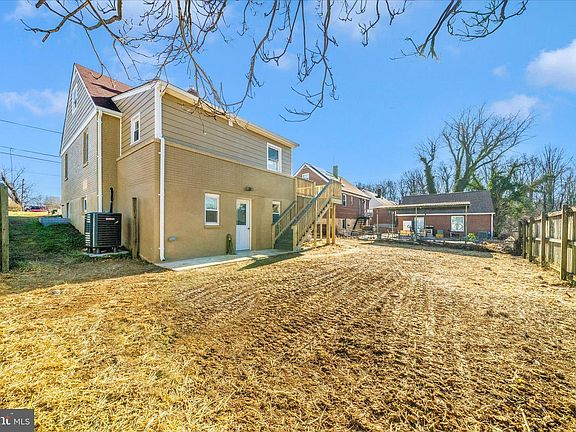 3rd image of 913 Highview Dr