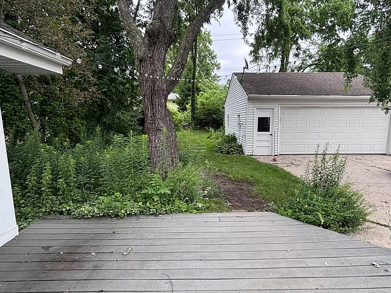 115 Gralake Ave — Photo 27