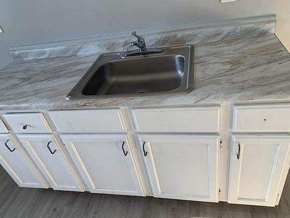 5th image of 12911 Brackland Ave #1
