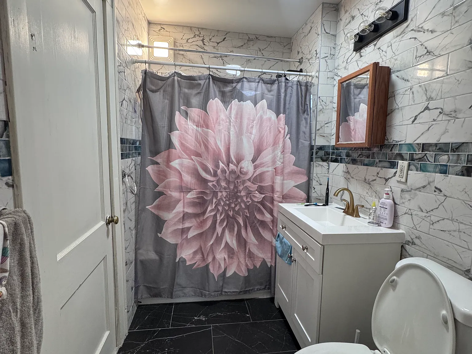 3 bed, $1,100 — Photo 3