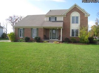 8201 S Thornham Cir NW, North Canton, OH
