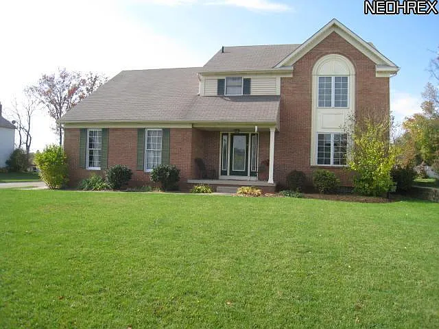 8201 S Thornham Cir NW photo 1