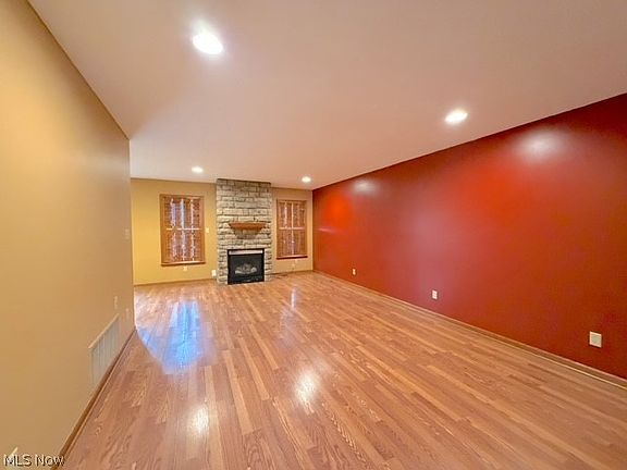 3rd image of 526 Oakdale Dr