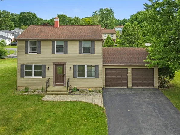 4767 Four Seasons Dr, Liverpool, NY 13088