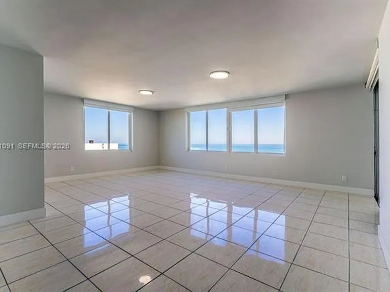 5401 Collins Avenue Cu #919 — Photo 4