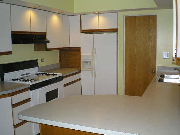 5th image of 167 Windsor Ave