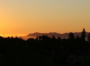6046 Fairlane Dr, Oakland, CA 94611