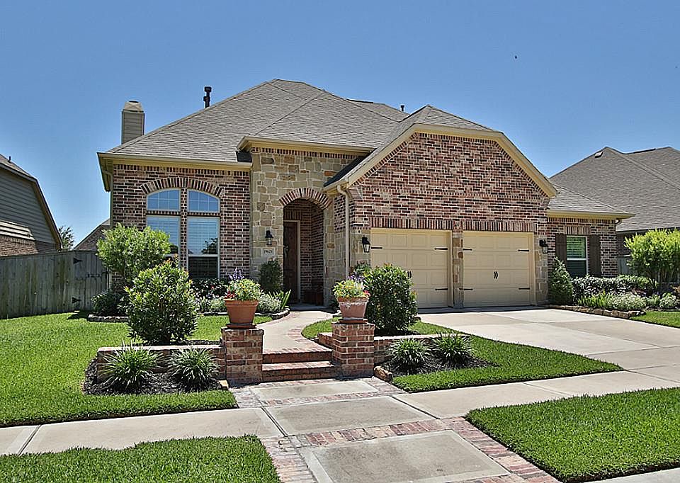 1st image of 19623 Crescent Haven Dr