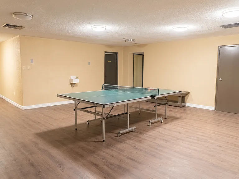 655 Windermere Rd — Photo 37